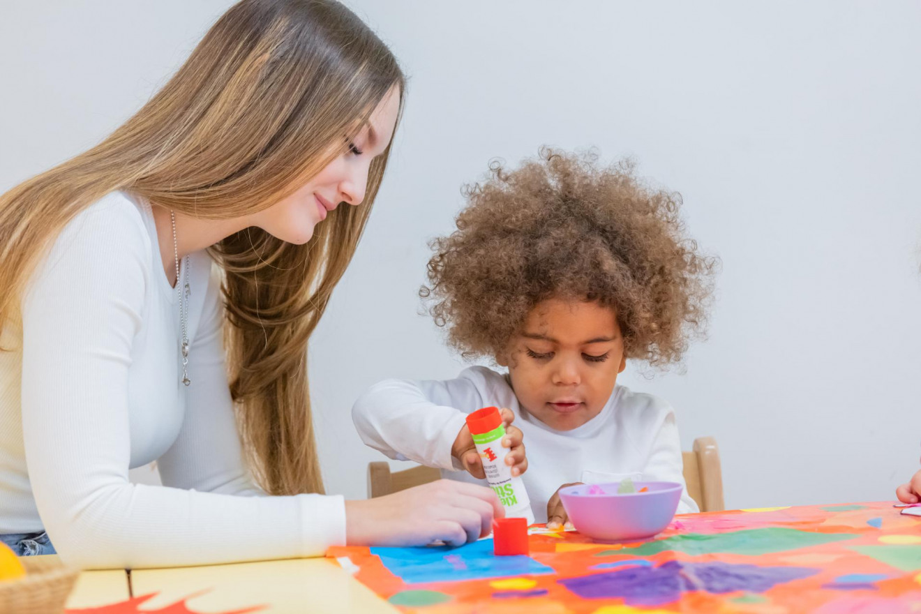 Basteln in der Kinderkrippe der Denk mit Kita