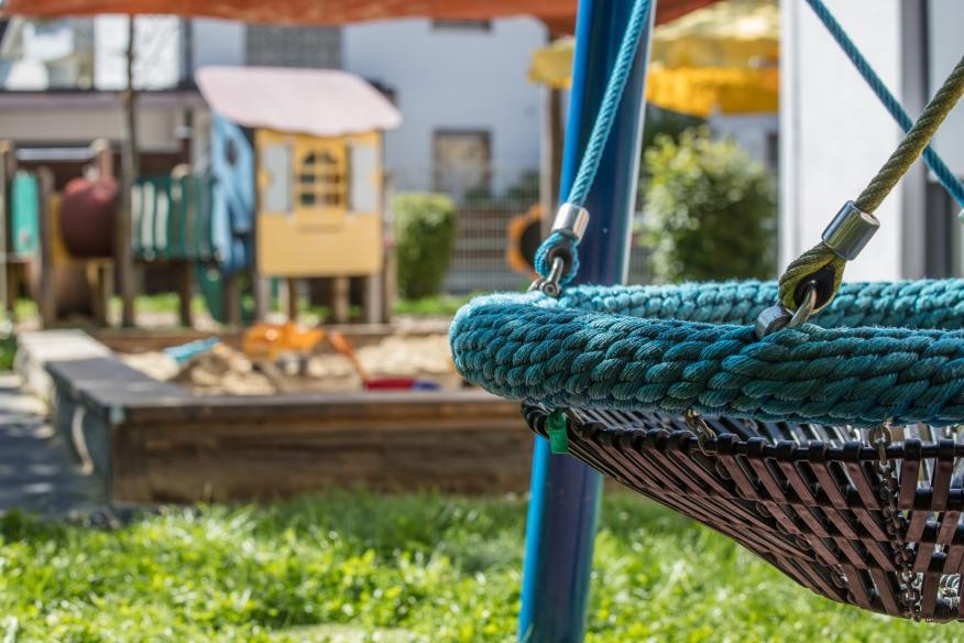 Spielgeräte im Garten der Denk mit Kita München Waldperlach