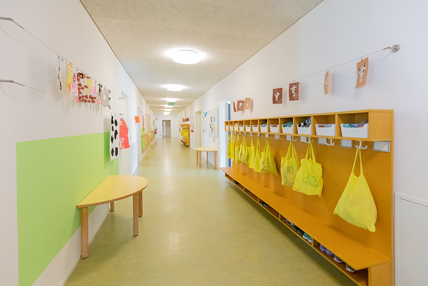 Garderobe der Denk mit Kita Neuhausen ob Eck