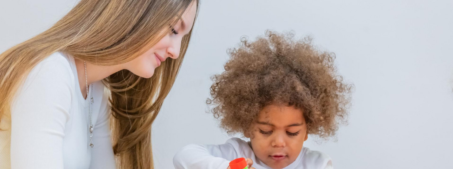 Basteln in der Kinderkrippe der Denk mit Kita