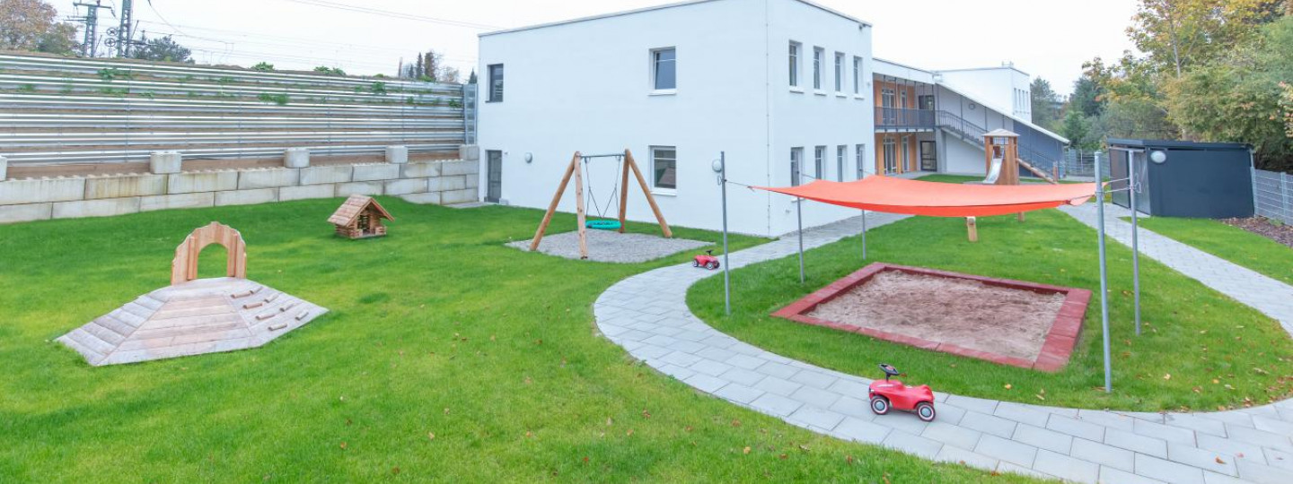 Garten und Außenanlage der Denk mit Kita Zorneding Pöring