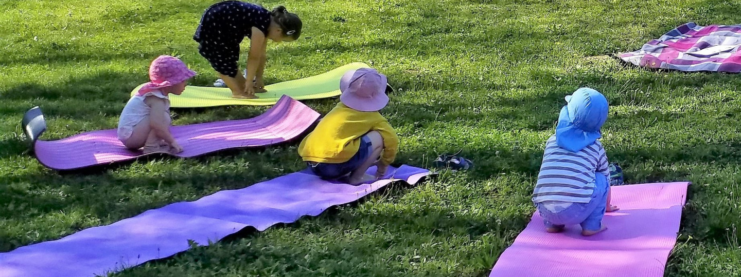 Yoga im Park der Denk mit Kita