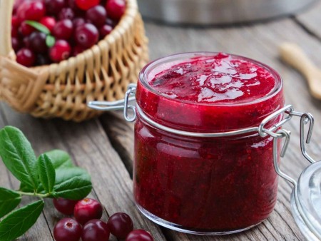 Marmelade kochen in der Kinderkrippe