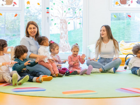 Morgenkreis in der Kinderkrippe der Denk mit Kita