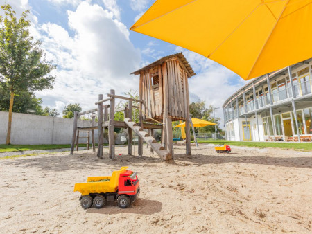 Garten und Außenbereich der Denk mit Kita München Aubing, Ilse-Fehling-Straße