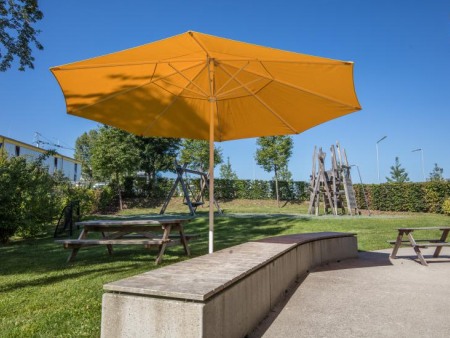 Kletterturm im Garten der Denk mit Kita München Berg am Laim