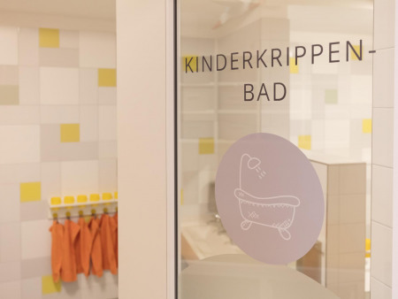 Kinderkrippenbad der Denk mit Kita München Glockenbach