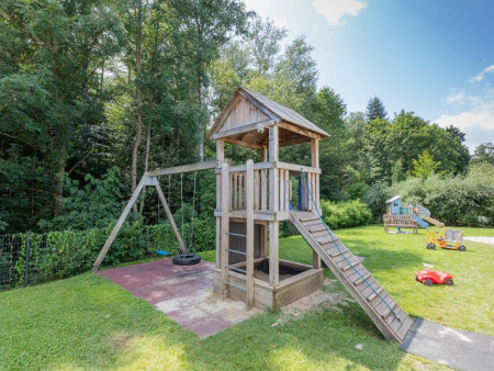 Klatterturm im Garten der Denk mit Kita Tutzing