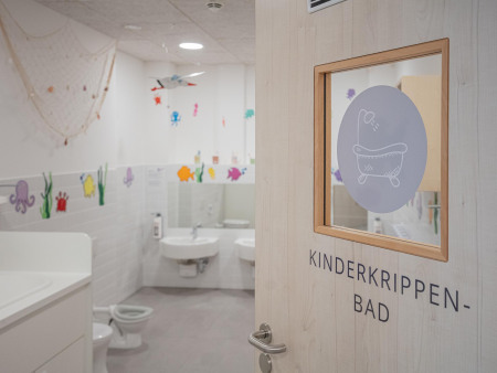 Kinderkrippenbad der Denk mit Kita Vaterstetten